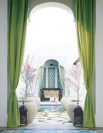 ��ɫ��������