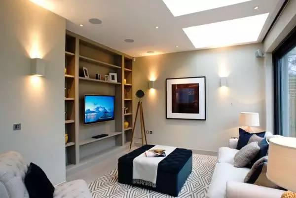 定制储物柜设计的电视背景墙装修,简洁大方很实用,相见恨晚啊!