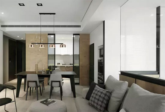 装修采用黑白色搭配