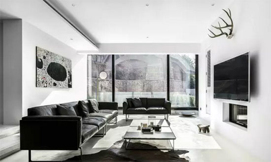 ��ɫΪ���ı���װ��