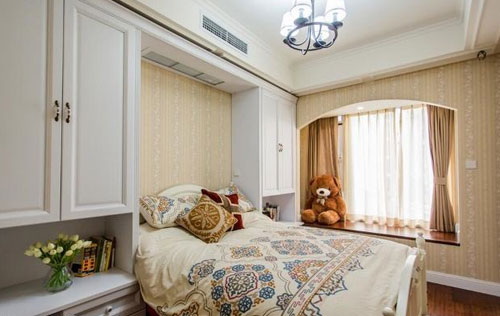 卧室安装床头衣柜