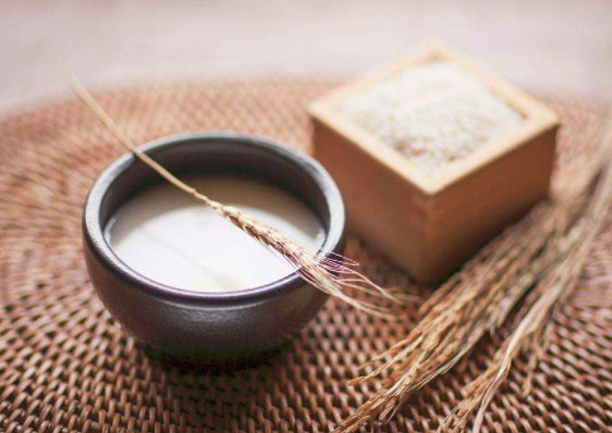 盆栽植物要喝酒