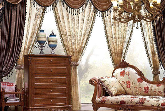 实木家具与窗帘的搭配方案