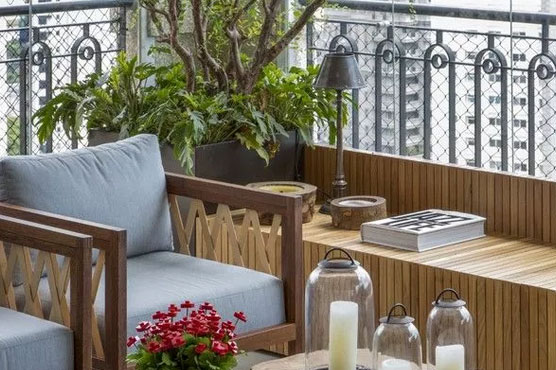 大阳台晾衣服放杂物真浪费,露天阳台装修这样做,美不胜收!