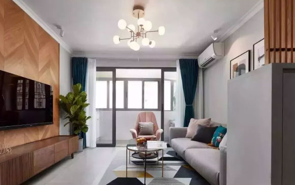 北欧风三房装修真不错，入户鞋柜隔断很实用，朋友都说有档次！