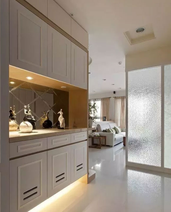 入户玄关隔断装修