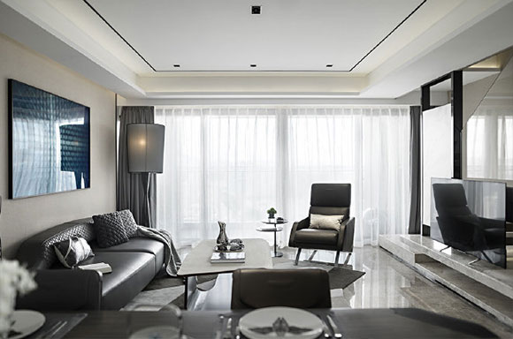 ����������ִ���Լ��װ�ޣ���ɫ����ʱ�пռ���Ʒλ�����Σ�