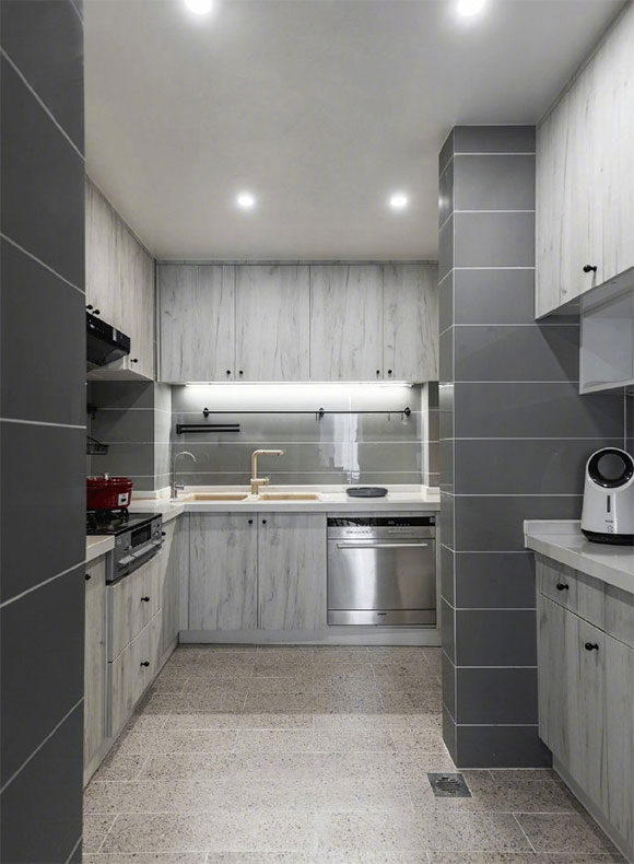 ����װ��