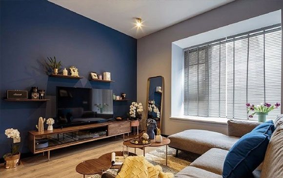 80㎡混搭风两房装修，深蓝色墙面配实木地板，全屋很精致！
