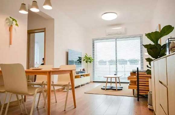 60㎡日式风格两房装修，原木色地板白色墙面很清爽，舒服极了！