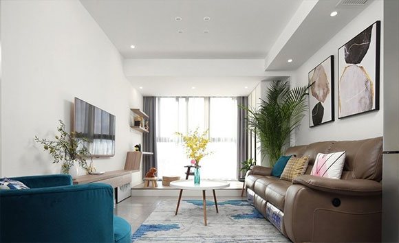 现代风格两房装修,木地板当吊顶真少见,入户鞋柜简洁大方很实用!