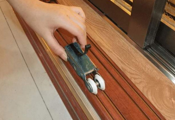 推拉门滑轮轨道