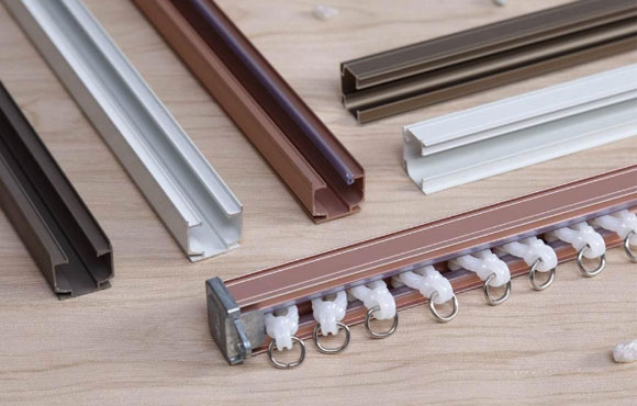 罗马杆和滑轨优劣对比