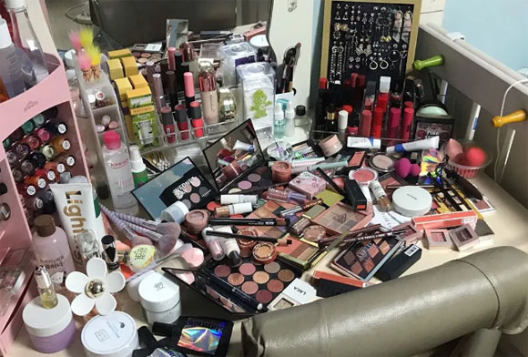 简特网红防尘化妆品收纳盒，护肤品桌面/梳妆台置物架！