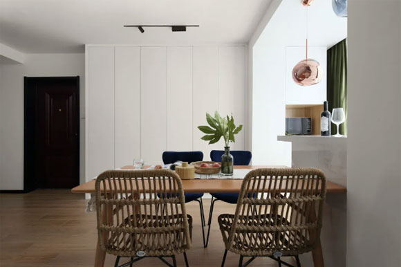 轻奢风四居室装修设计