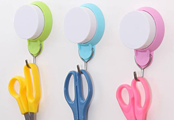 卫生间吸盘挂钩吸不住