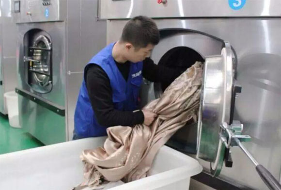 家居小常识:不同材质窗帘的清洗方法你都知道吗?