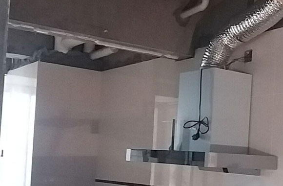 先装抽油烟机还是铝扣板吊顶