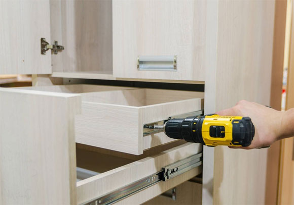 木工打衣柜和定制衣柜哪个性价比更高