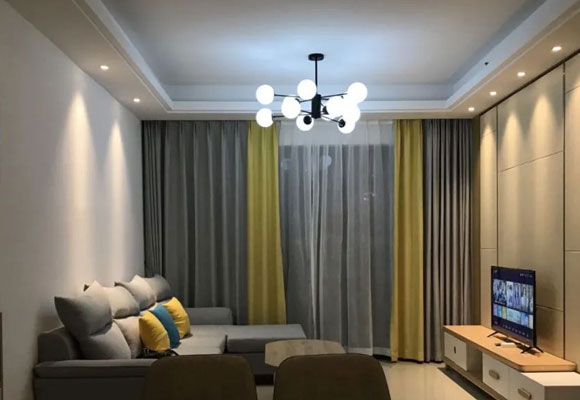 客厅装吸顶灯还是吊灯